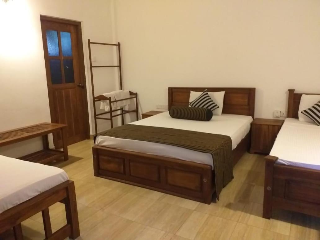 Isanka Lion Lodge Sigiriya Ngoại thất bức ảnh