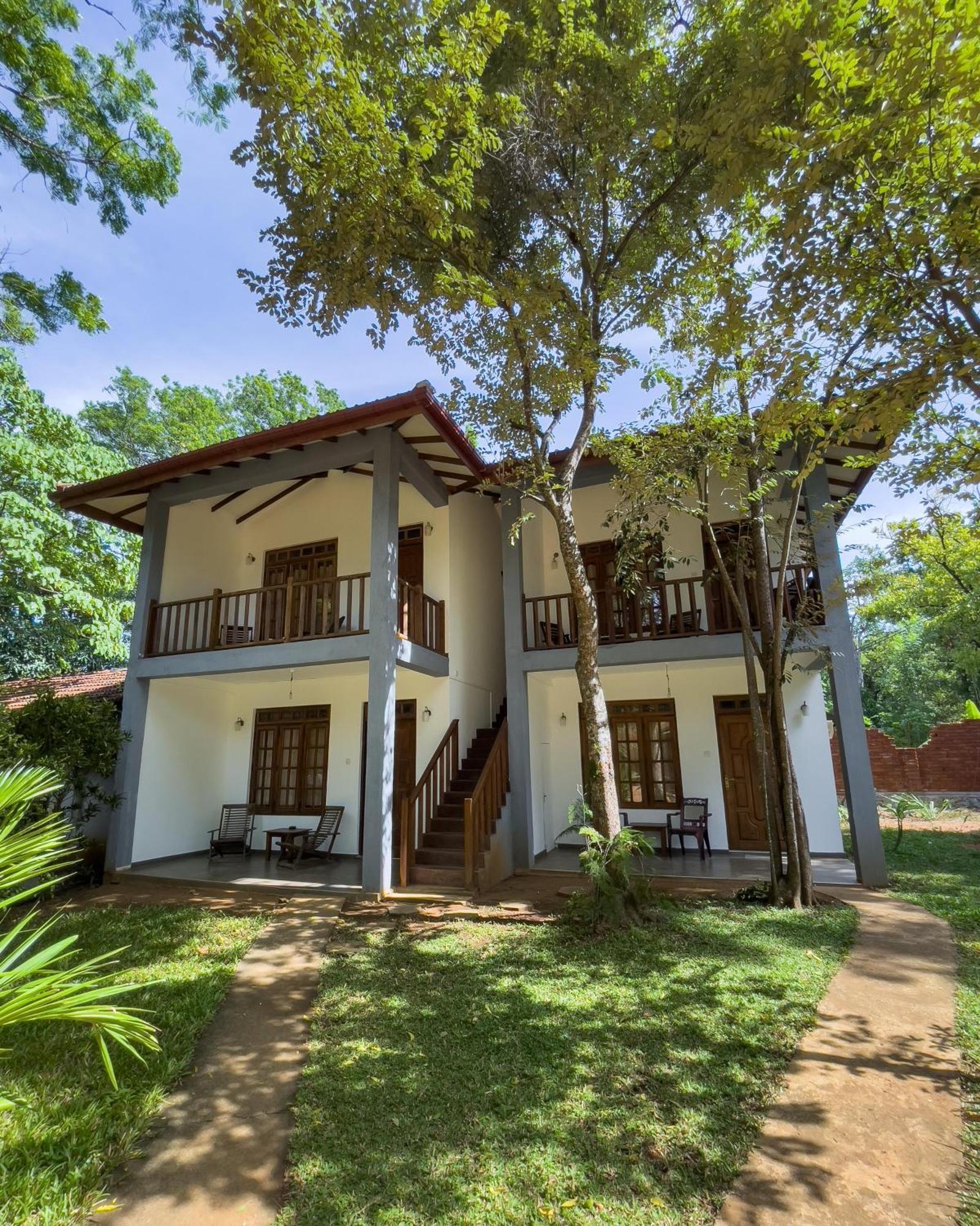 Isanka Lion Lodge Sigiriya Ngoại thất bức ảnh