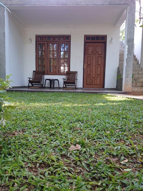 Isanka Lion Lodge Sigiriya Ngoại thất bức ảnh
