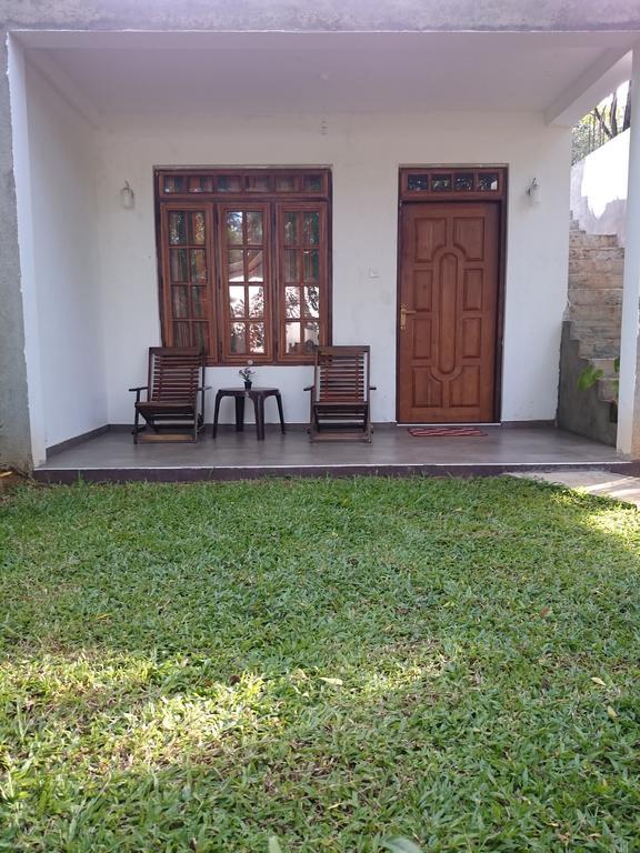 Isanka Lion Lodge Sigiriya Ngoại thất bức ảnh