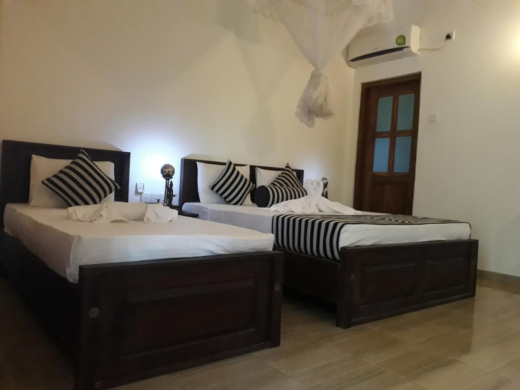 Isanka Lion Lodge Sigiriya Ngoại thất bức ảnh